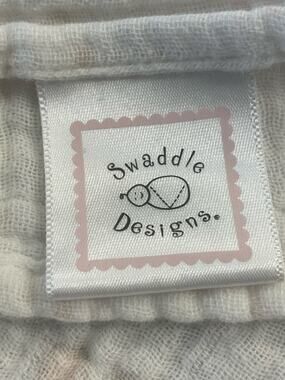 Swaddle Designs blanket/cloth white and pink butterflies 100% Cotton 37X41